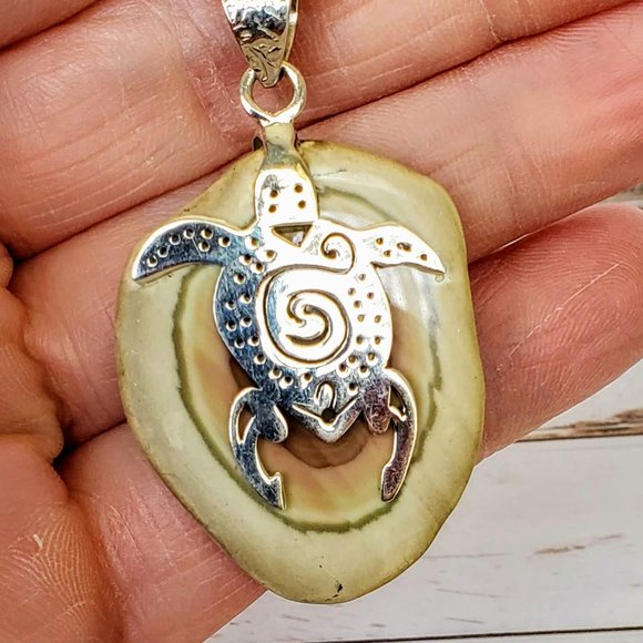 Royal Imperial Jasper Artisan Turtle Pendent - Picture 3 of 5